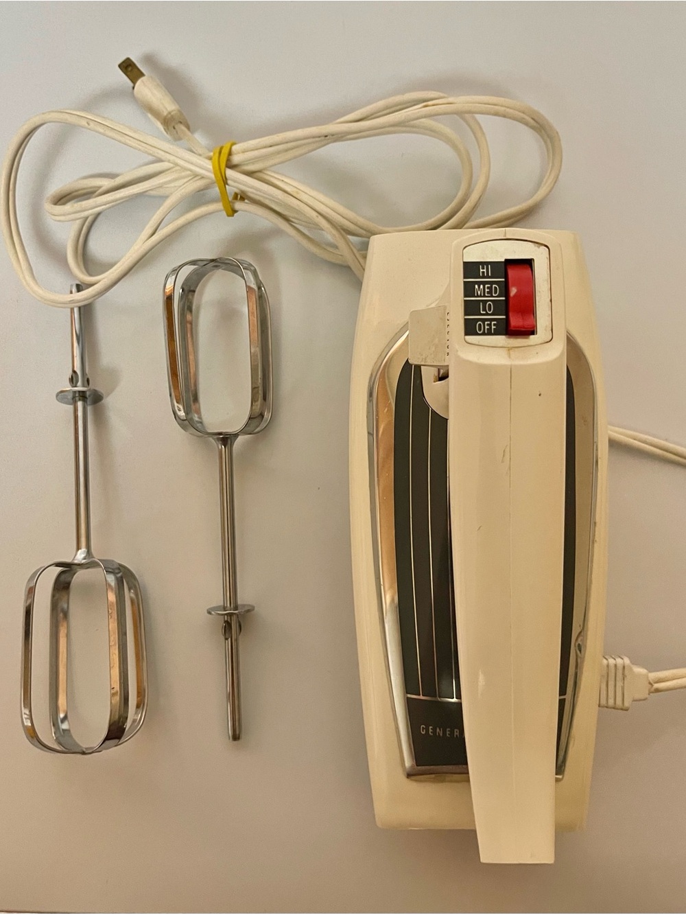 Vintage GE General Electric Hand Mixer 3 Speed DIM47 WORKS Preowned